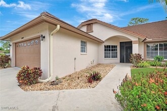 5859 Westbourgh Ct, Unit 2 in Naples, FL - Foto de edificio - Building Photo