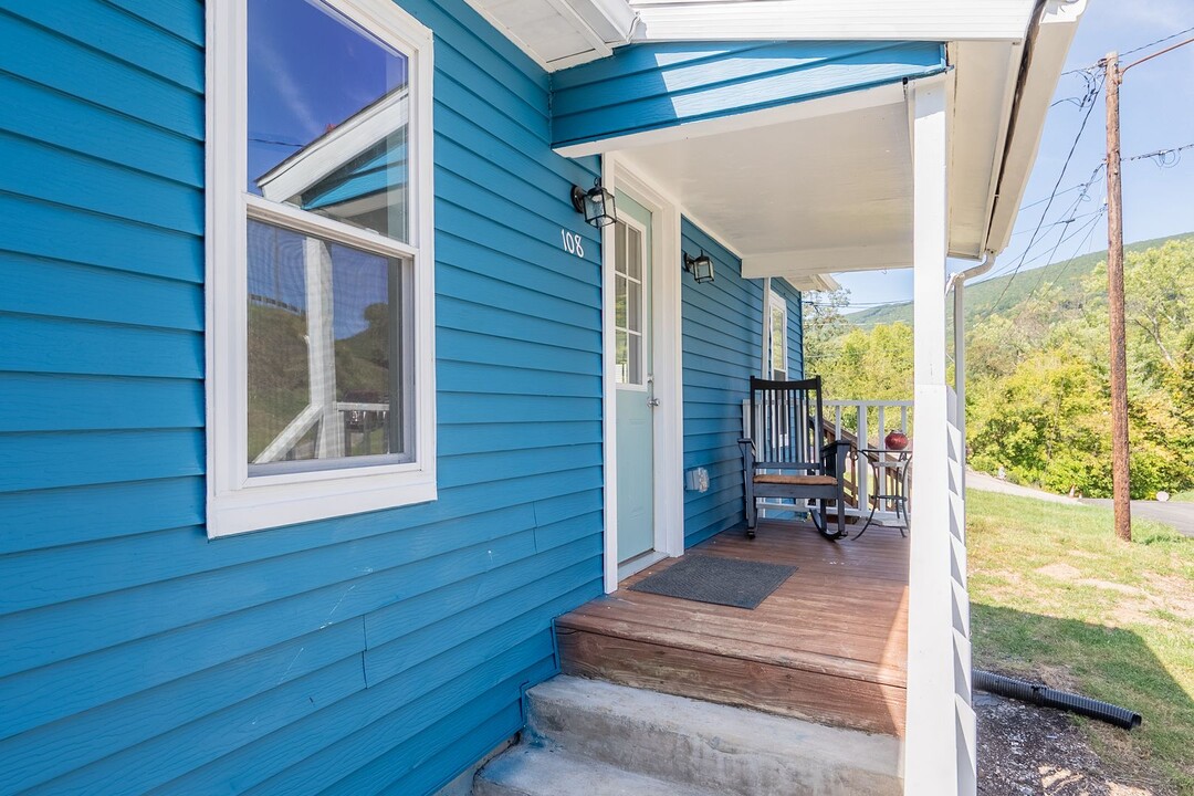 108 George St in Narrows, VA - Building Photo