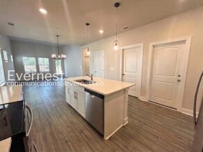 204 Douglas Bend Rd in Gallatin, TN - Foto de edificio - Building Photo