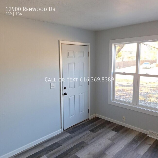 12900 Renwood Dr in Holland, MI - Foto de edificio - Building Photo