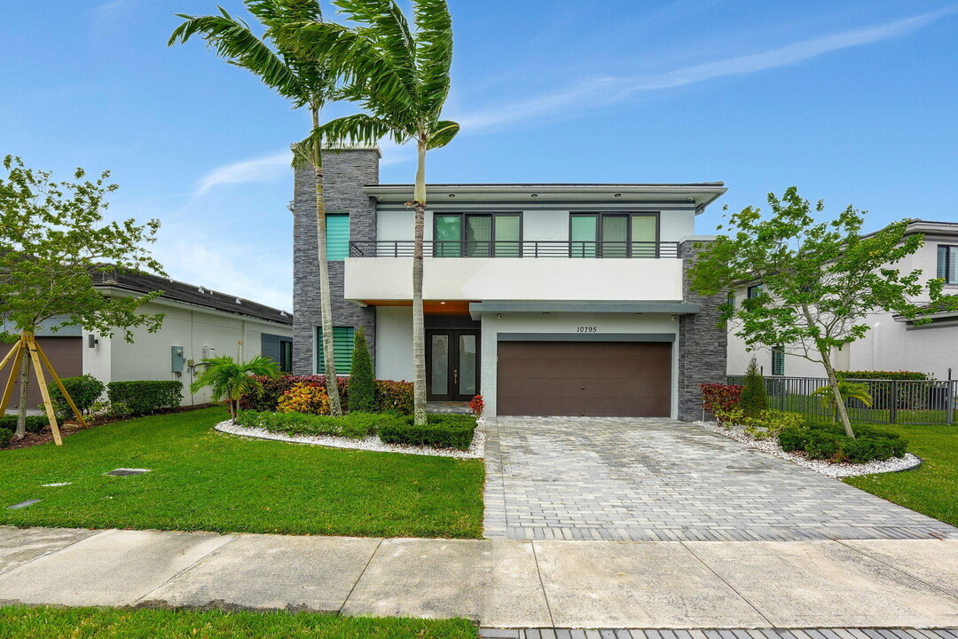 10795 Windward St in Parkland, FL - Foto de edificio