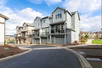 28621 SW Villebois Dr N in Wilsonville, OR - Building Photo - Building Photo