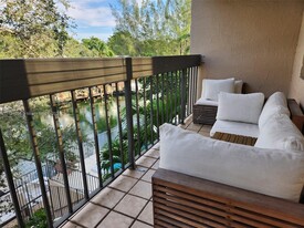 5201 Orduna Dr in Coral Gables, FL - Building Photo