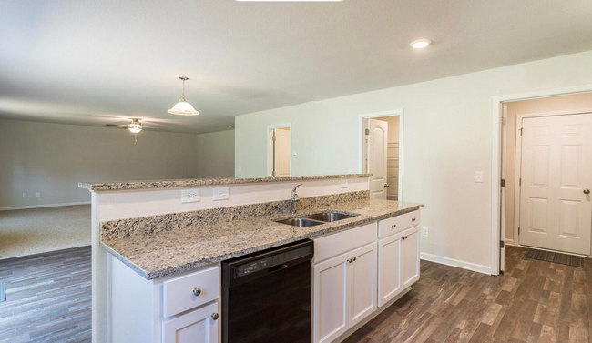 Room in House on Turning Lake Drive in Zebulon, NC - Building Photo - Building Photo