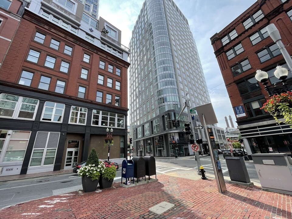 88 Kingston St, Unit 6B in Boston, MA - Building Photo