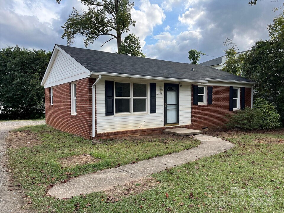 1835 West Blvd in Charlotte, NC - Building Photo
