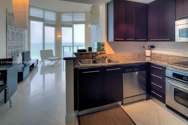 6515 Collins Ave in Miami Beach, FL - Building Photo - Building Photo
