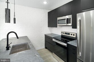 2132 Pine St in Philadelphia, PA - Building Photo - Building Photo