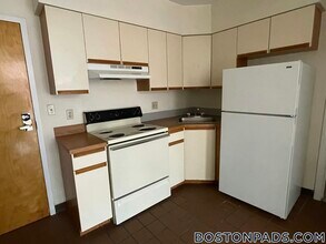 81 Essex St, Unit 54 in Boston, MA - Building Photo - Building Photo