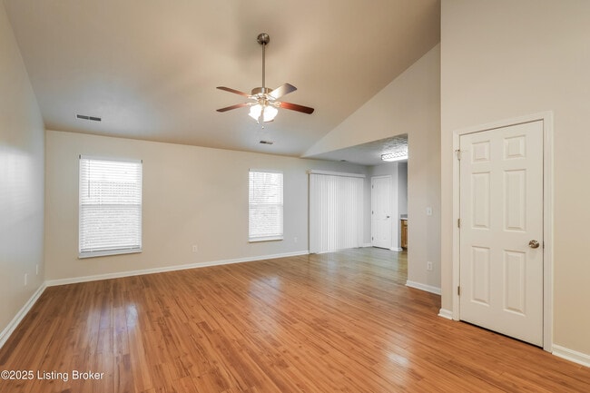 534 Matterhorn Dr in Shelbyville, KY - Building Photo - Building Photo