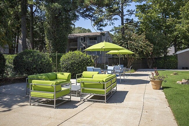Avondale Reserve Apartment Homes in Avondale Estates, GA - Foto de edificio - Building Photo