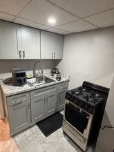 32 Danforth Ave, Unit Unit 3 in Jersey City, NJ - Building Photo - Building Photo