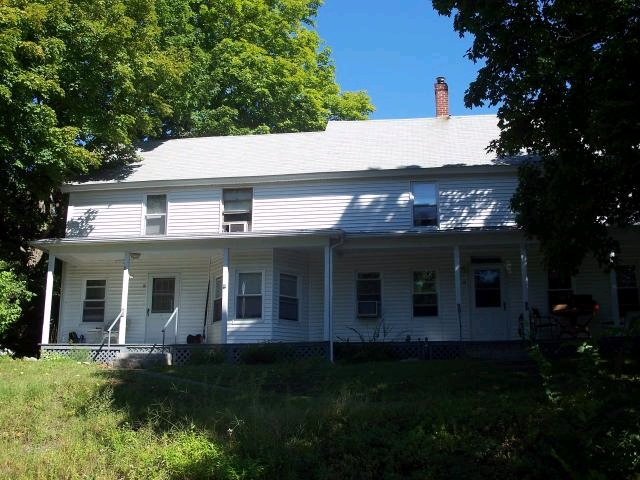 15 Green St in Stafford Springs, CT - Foto de edificio