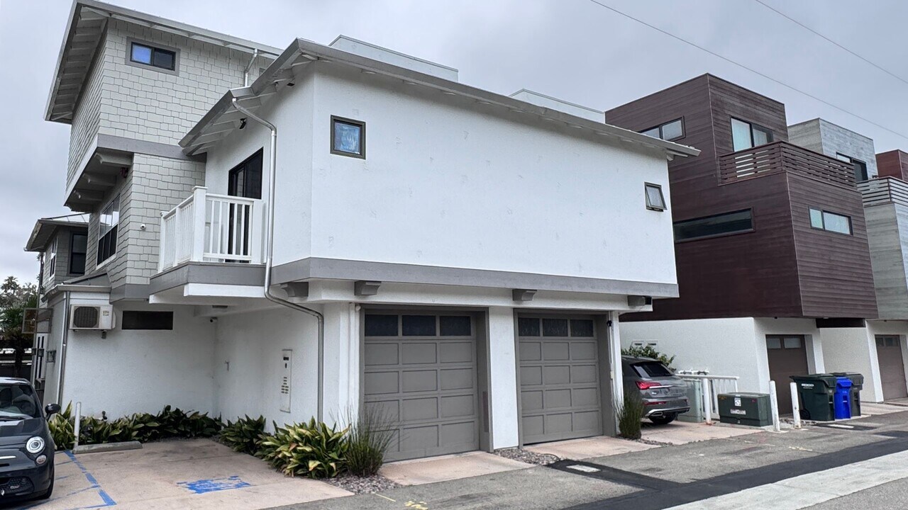 1222 N Coast Hwy 101 in Encinitas, CA - Building Photo