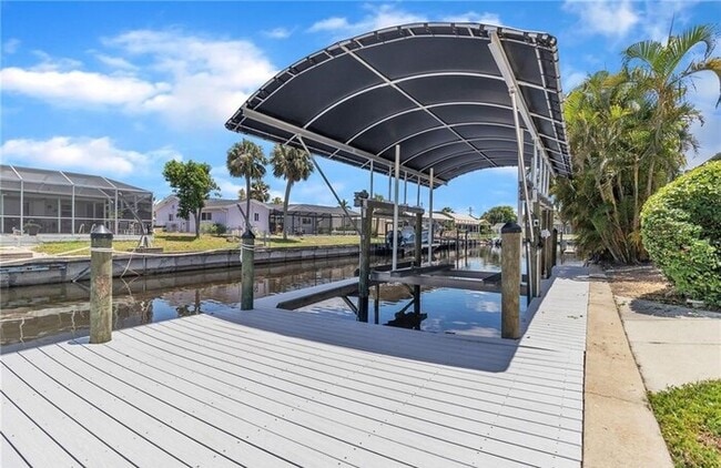 4330 S Canal Cir in North Fort Myers, FL - Building Photo - Building Photo