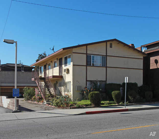 921 S Lake St in Burbank, CA - Foto de edificio