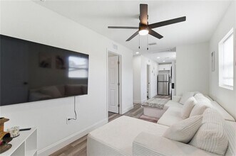 1 31st St S in St. Petersburg, FL - Building Photo - Building Photo