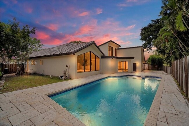 8881 N Lake Dasha Dr in Plantation, FL - Building Photo - Building Photo