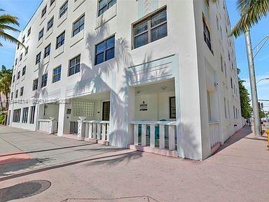 1390 Ocean Dr in Miami Beach, FL - Building Photo - Building Photo