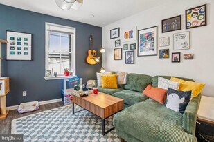 117 Green Ln in Philadelphia, PA - Building Photo