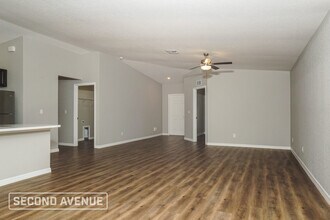 105 Sherbourne St in Port Charlotte, FL - Foto de edificio - Building Photo