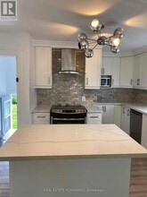 1049 Simcoe St S in Oshawa, ON - Building Photo - Building Photo