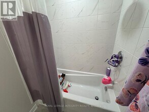 1020 Keeper Hts in Ottawa, ON - Building Photo - Building Photo