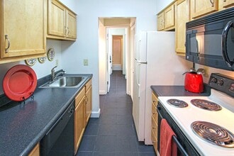 Woodlake in Albany, NY - Building Photo - Building Photo