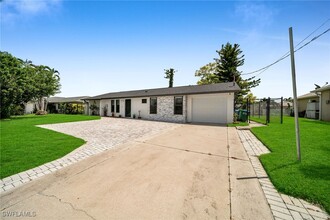 3821 SW 2nd Ave in Cape Coral, FL - Building Photo - Building Photo