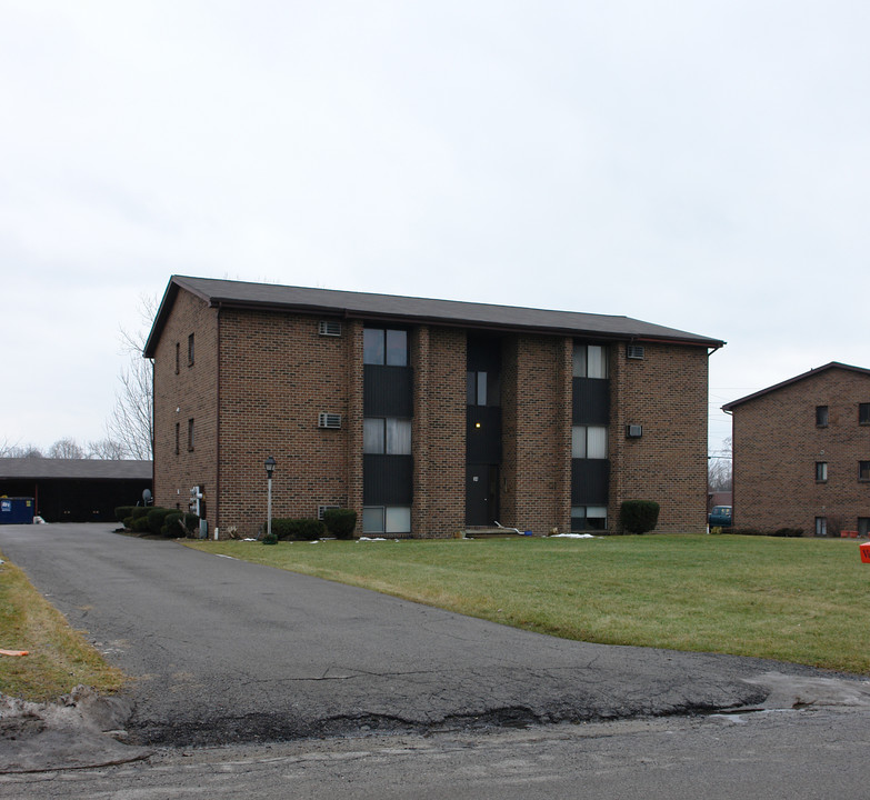 34 Carter Cir in Youngstown, OH - Foto de edificio