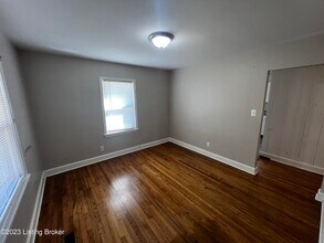 1002 Meadow Hill Rd in Louisville, KY - Building Photo - Building Photo