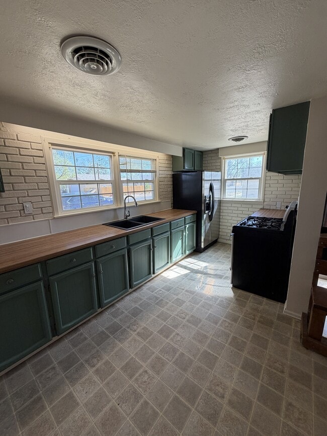 212 E 8th Ave in Fort Morgan, CO - Building Photo - Building Photo