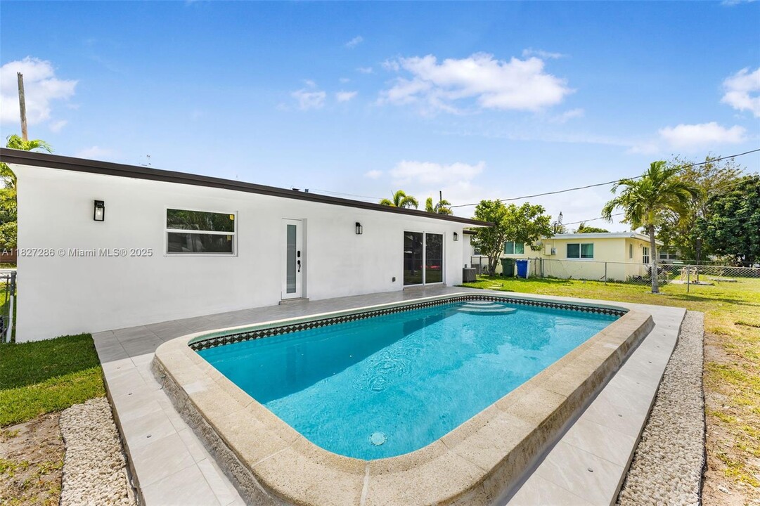6335 Southgate Blvd in Margate, FL - Building Photo