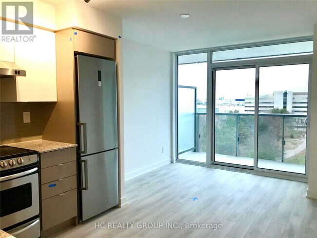 160 Flemington Rd in Toronto, ON - Building Photo - Building Photo