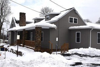 137 Genesee St in New Hartford, NY - Building Photo - Building Photo