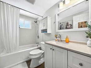 768 Lakechime Dr in Sunnyvale, CA - Building Photo - Building Photo