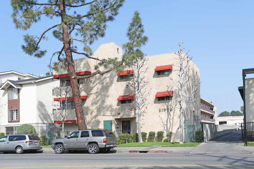 Saticoy Apartments in Canoga Park, CA - Building Photo