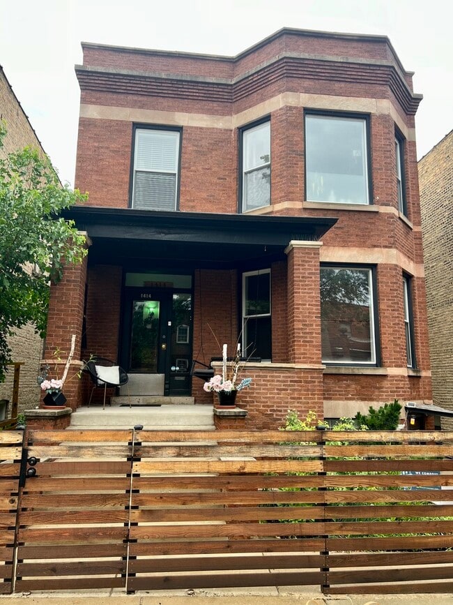 property at 1414 W Winnemac Ave