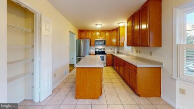 2006 Gallows Tree Ln in Vienna, VA - Building Photo - Building Photo