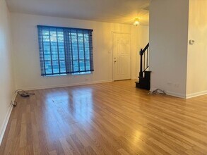 2080 Sutherland Pl in Hoffman Estates, IL - Building Photo - Building Photo