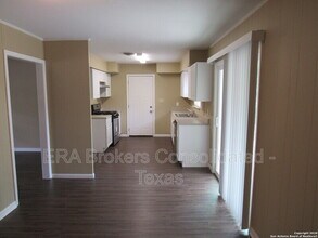106 Winn Ave in Universal City, TX - Building Photo - Building Photo