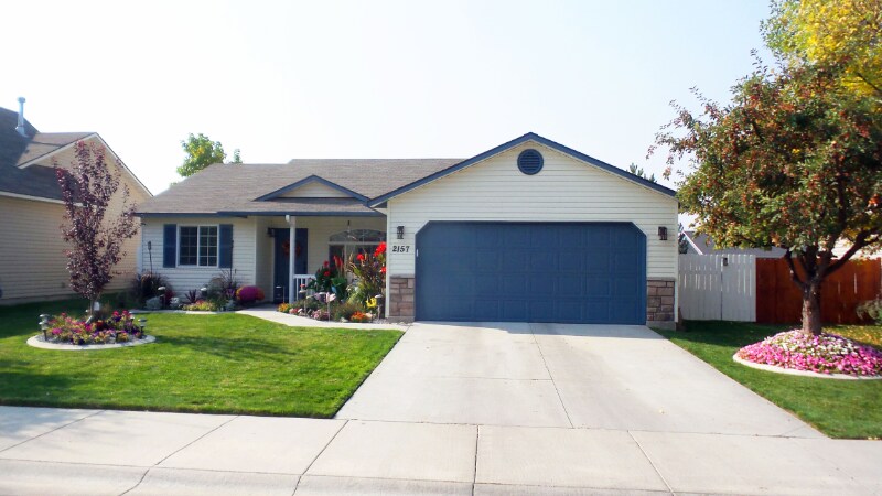 2157 W Blakes Creek Ave in Nampa, ID - Foto de edificio