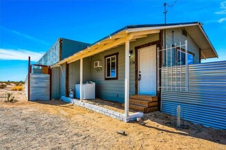 4374 Pinto Mountain Rd in Twentynine Palms, CA - Building Photo - Building Photo