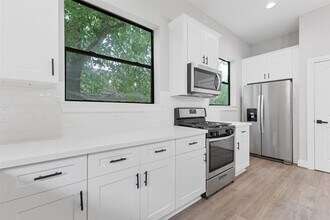 806 E 39th St in Houston, TX - Building Photo - Building Photo