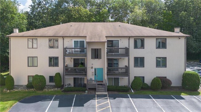 36 Kristee Cir in West Warwick, RI - Building Photo - Building Photo
