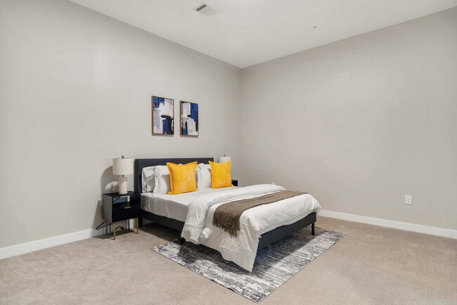 205 W 4th St in Cincinnati, OH - Building Photo - Building Photo