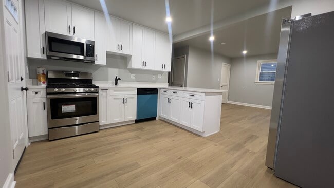 13020 Estelle Rd, Unit SINGLE FAMILY HOME in Silver Spring, MD - Foto de edificio - Building Photo