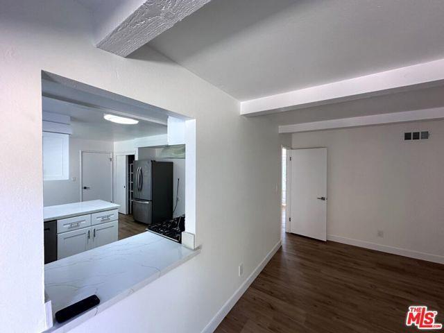 2410 Achilles Dr in Los Angeles, CA - Building Photo