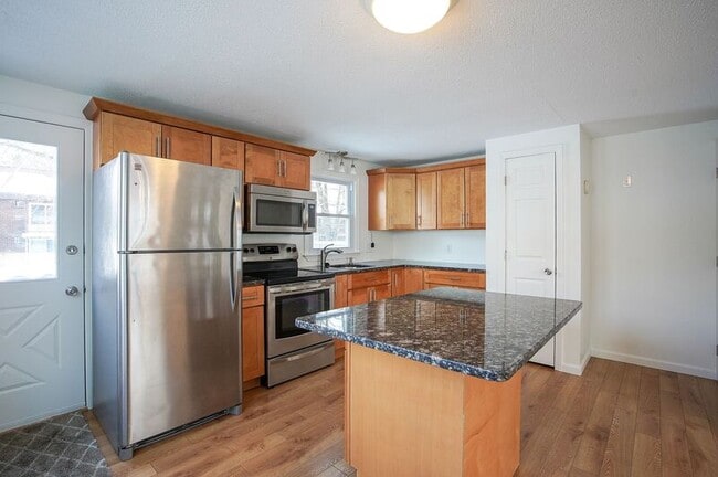 29 Crown St in Westfield, MA - Building Photo - Building Photo