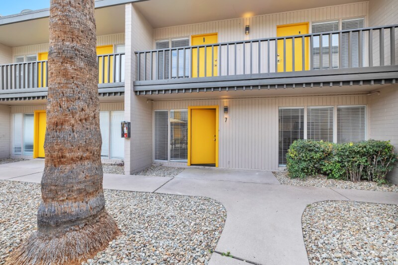 1815 W Tuckey Ln in Phoenix, AZ - Building Photo